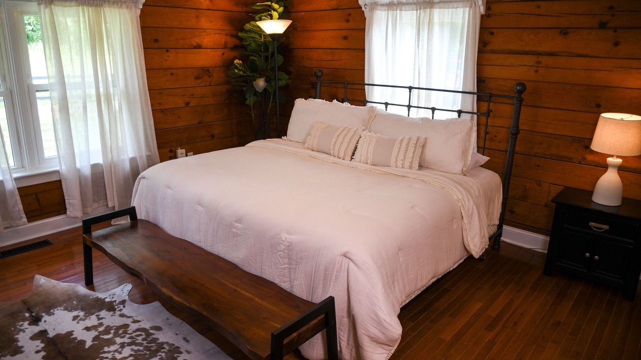 Photo of Bedroom in Round Hill