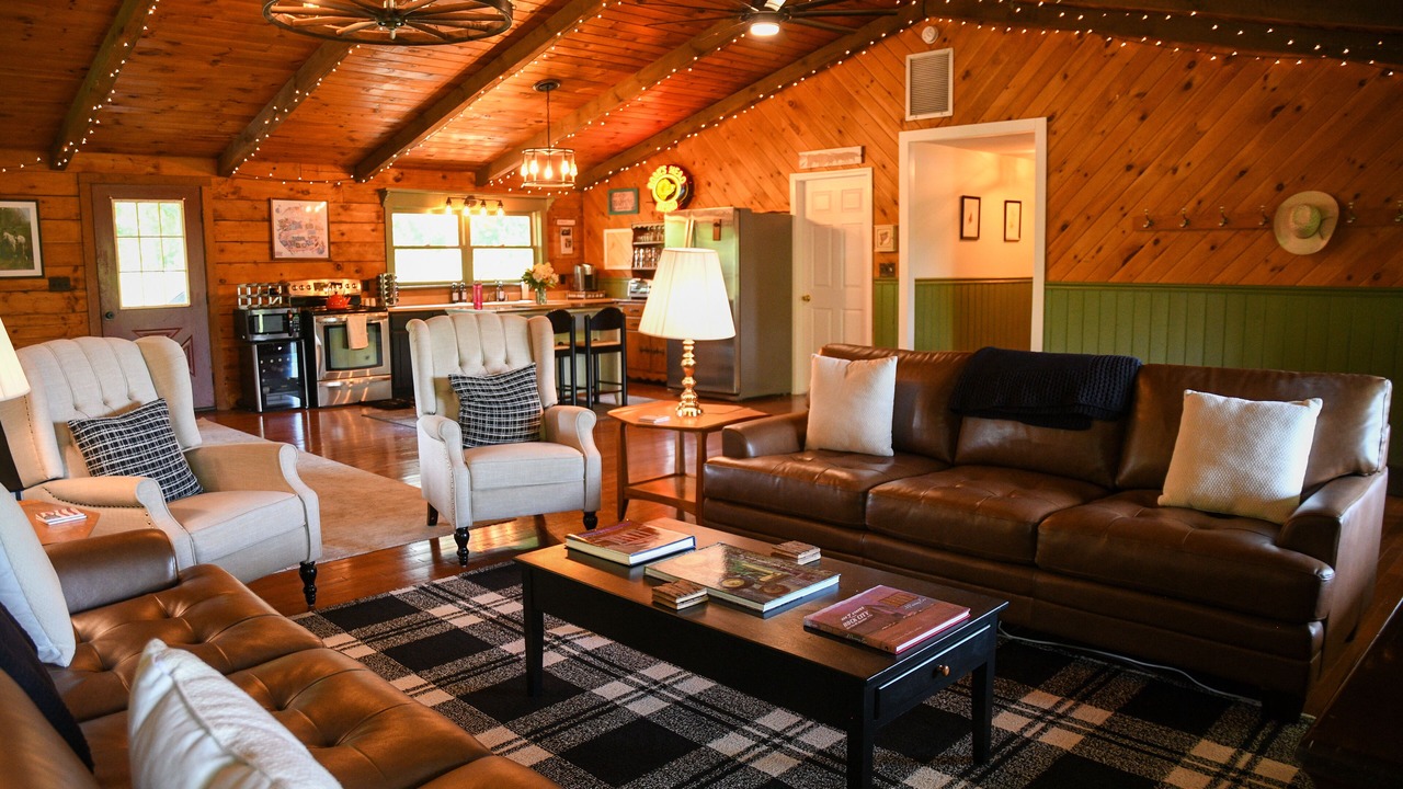 Photo of Livingroom in Round Hill
