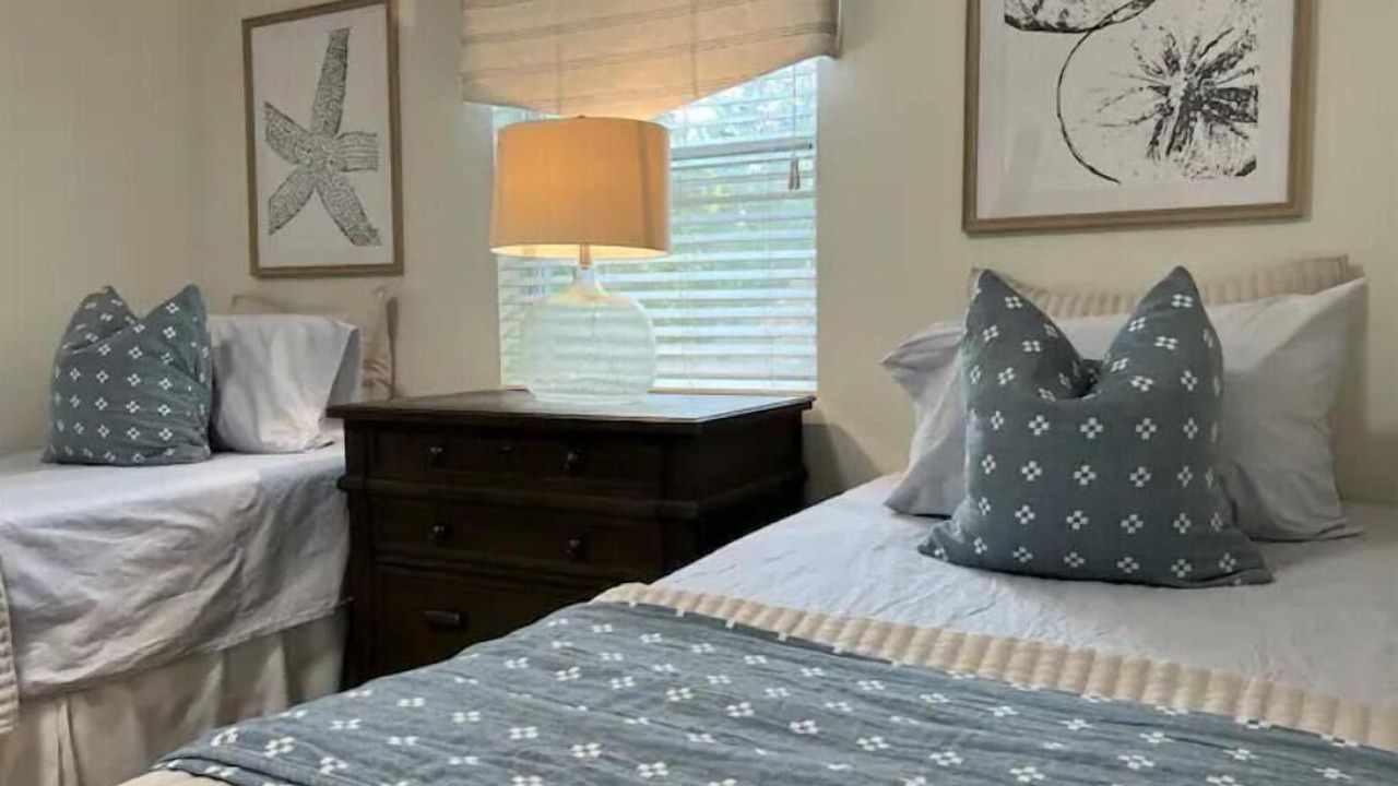 Photo of Bedroom in Lake Shore