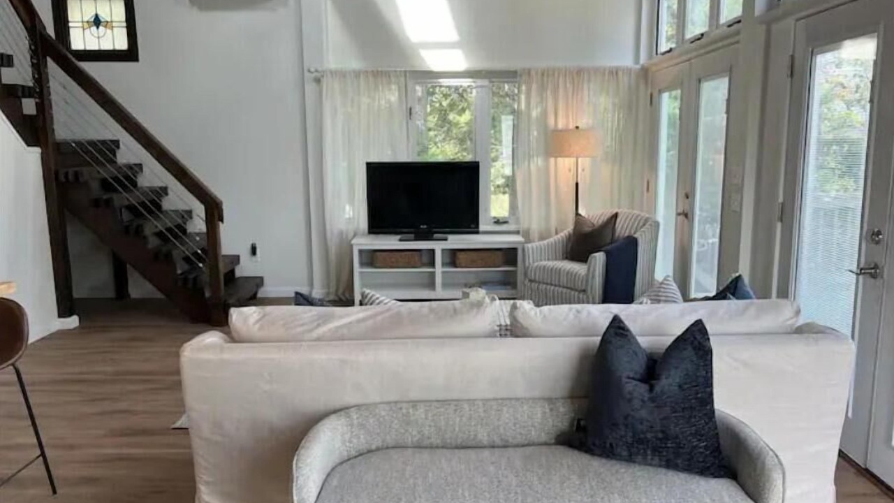 Photo of Livingroom in Lake Shore