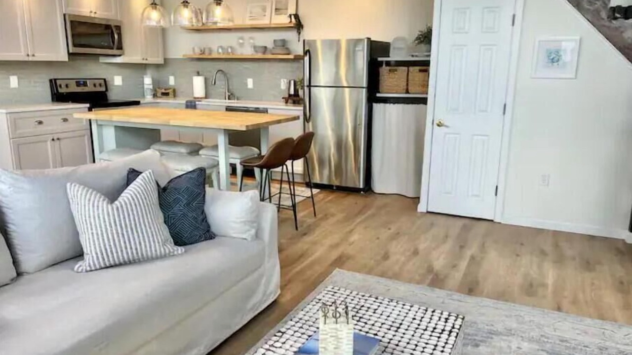 Photo of Livingroom in Lake Shore