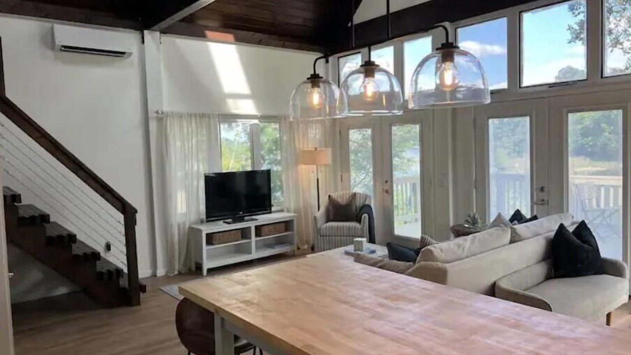 Photo of Livingroom in Lake Shore