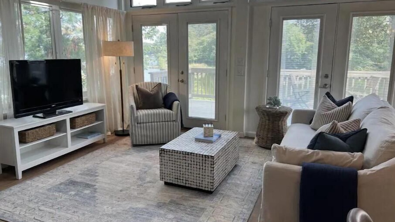 Photo of Livingroom in Lake Shore