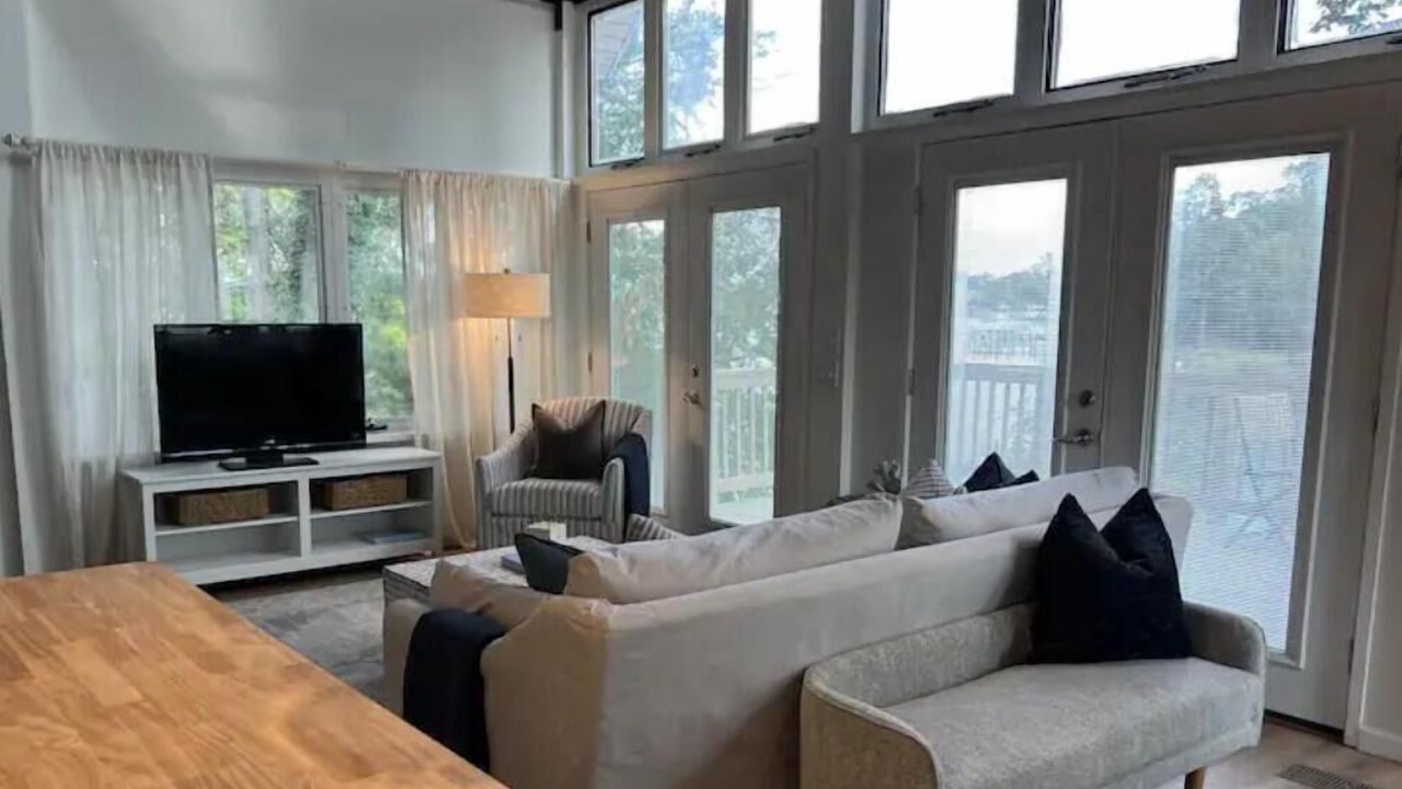 Photo of Livingroom in Lake Shore