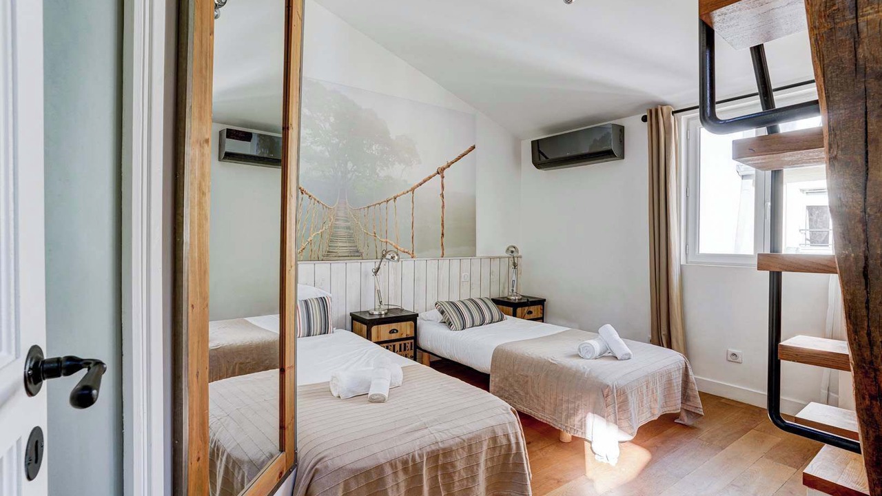 Photo of Bedroom in Notre-Dame-des-Champs