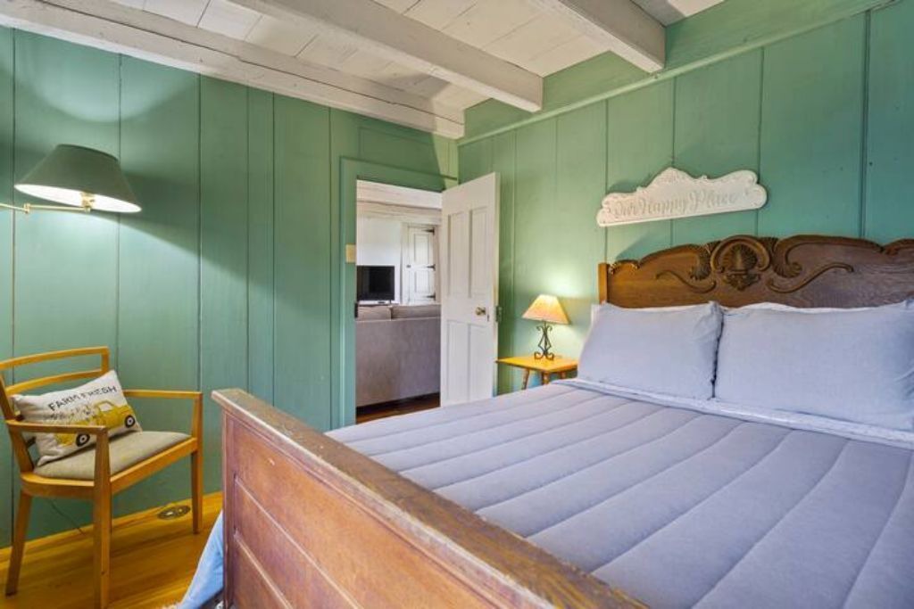 Photo of Bedroom in Round Hill