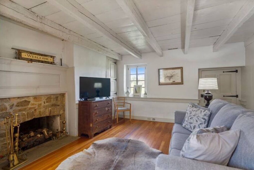 Photo of Livingroom in Round Hill