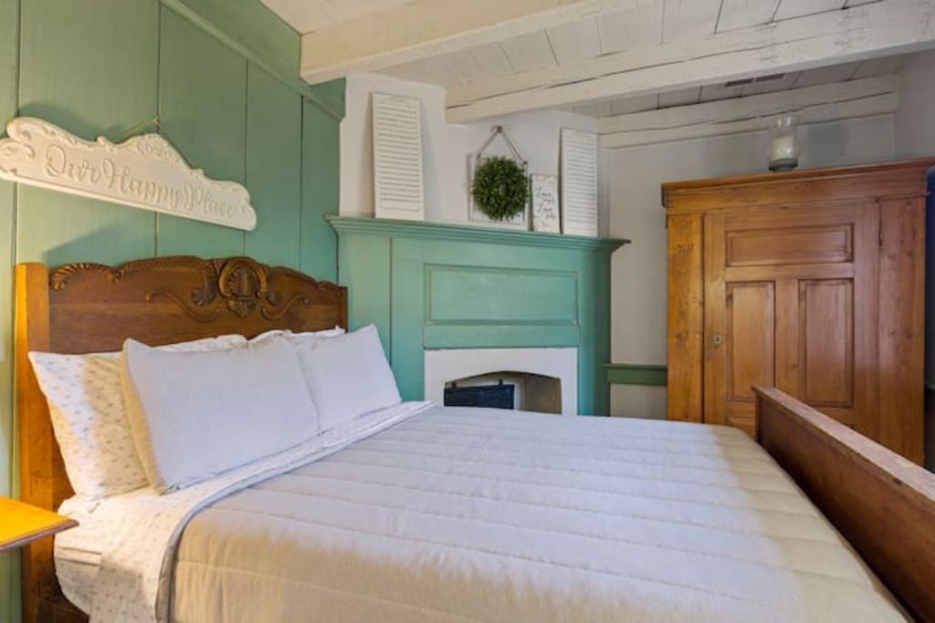 Photo of Bedroom in Round Hill