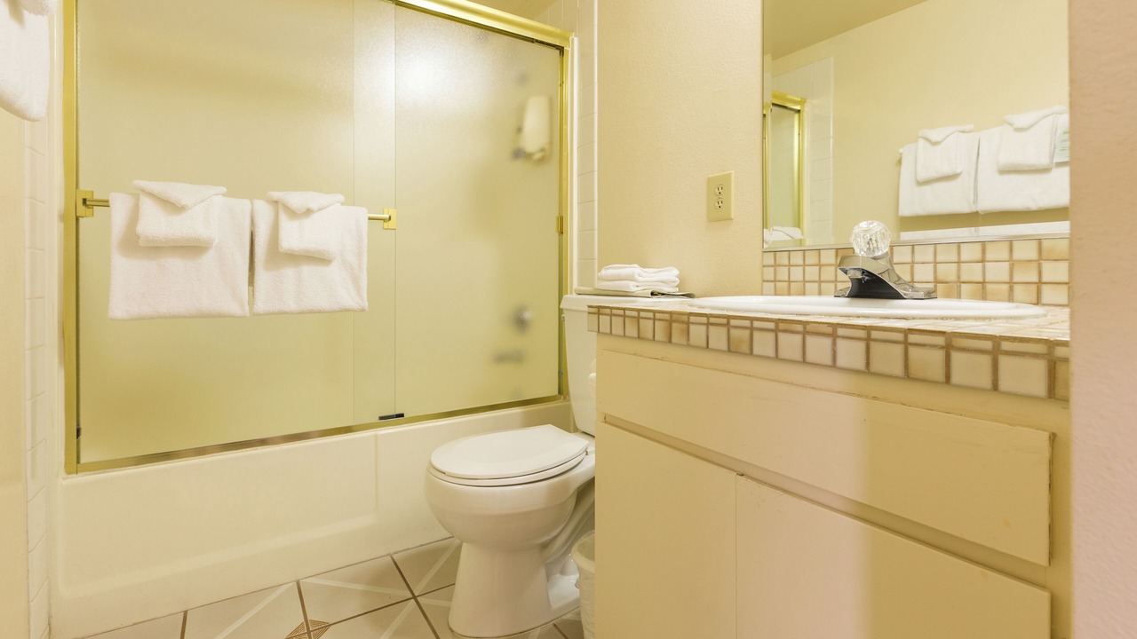 Photo of Bathroom in Oxnard Shores