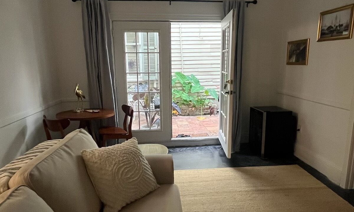 Photo of Livingroom in Irish Channel