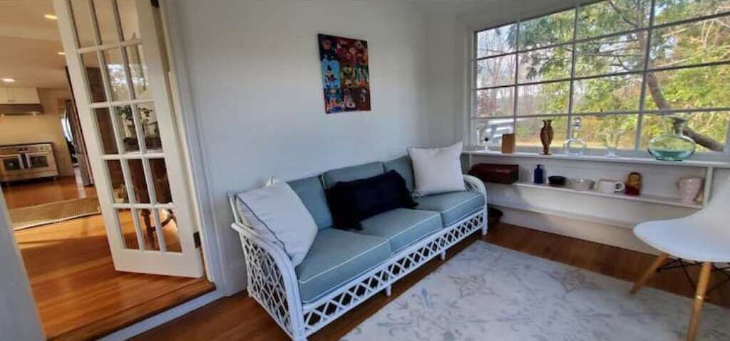Photo of Livingroom in Jamestown