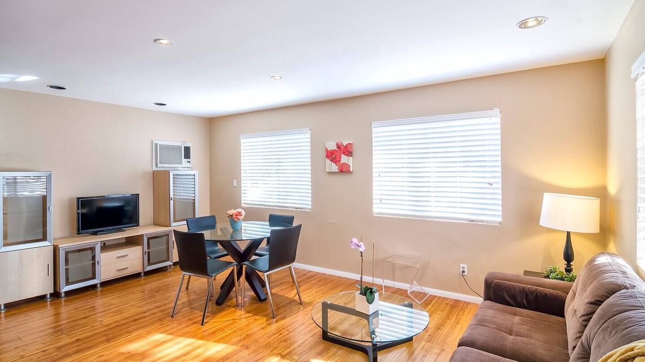 Photo of Livingroom in West Hills