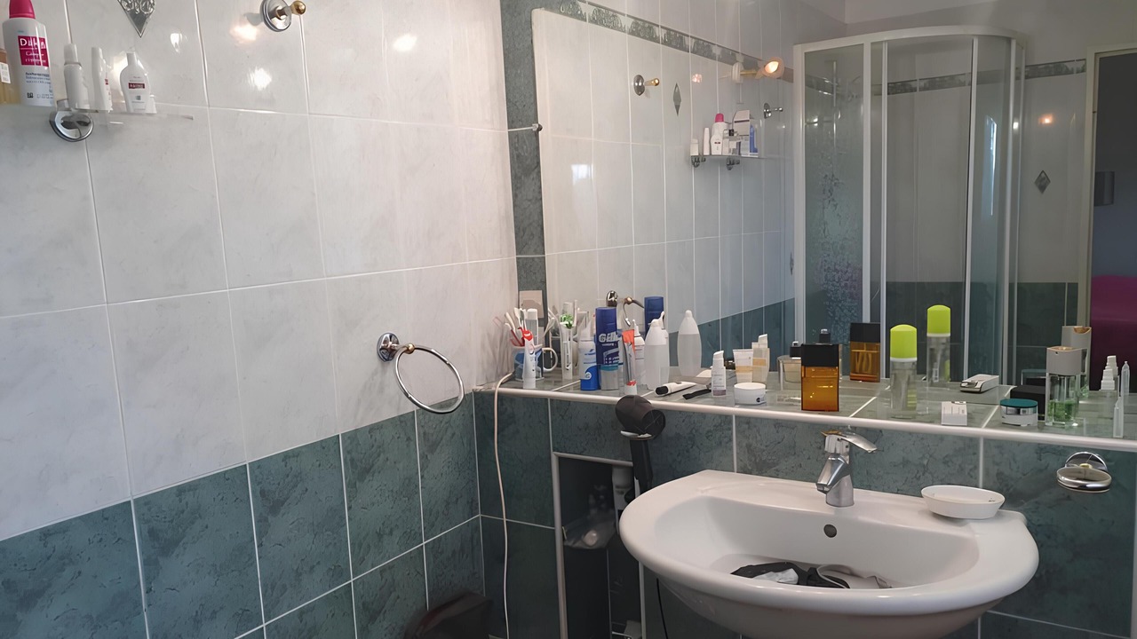 Photo of Bathroom in Les-Loges-en-Josas