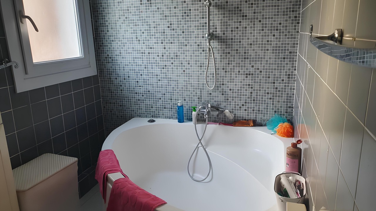 Photo of Bathroom in Les-Loges-en-Josas