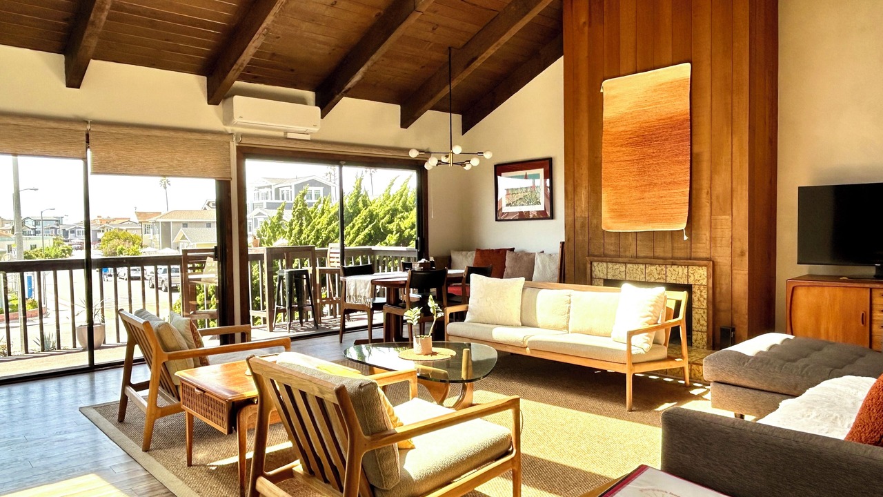 Photo of Livingroom in Pierpont Bay
