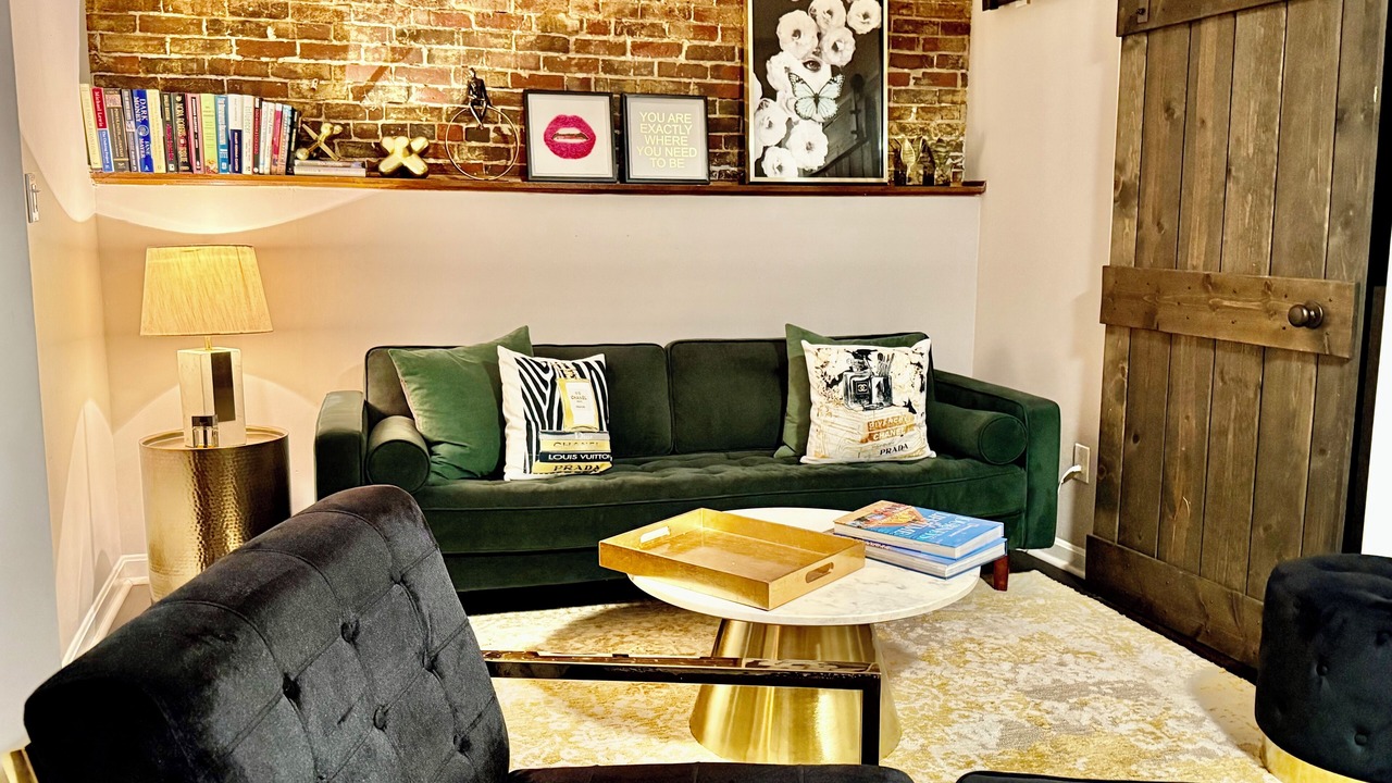 Photo of Livingroom in Beacon Hill