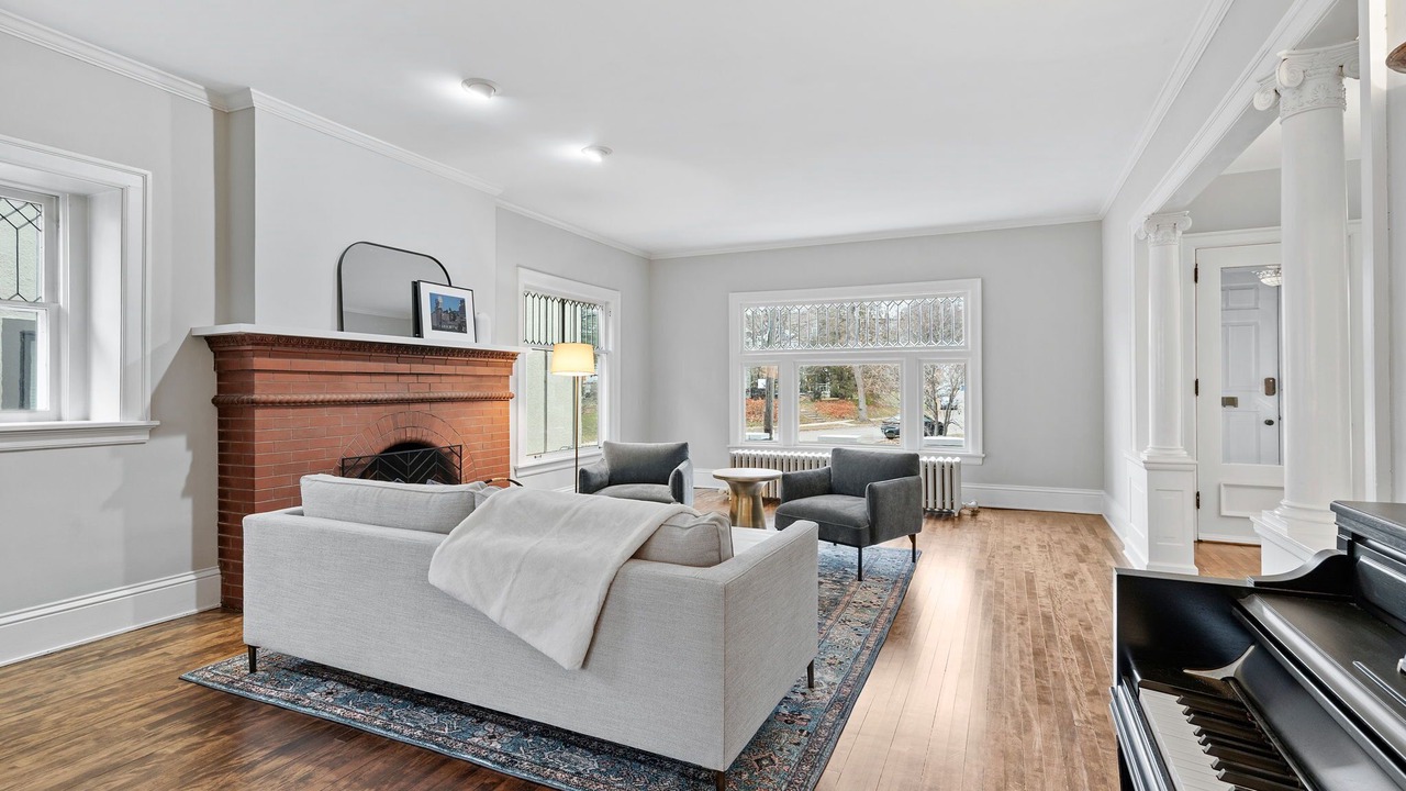 Photo of Livingroom in Kenwood