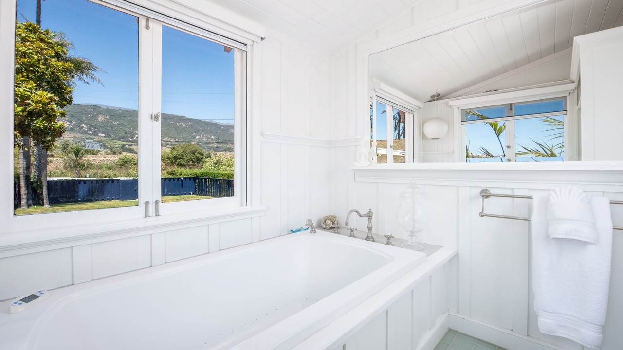 Photo of Bathroom in Toro Canyon