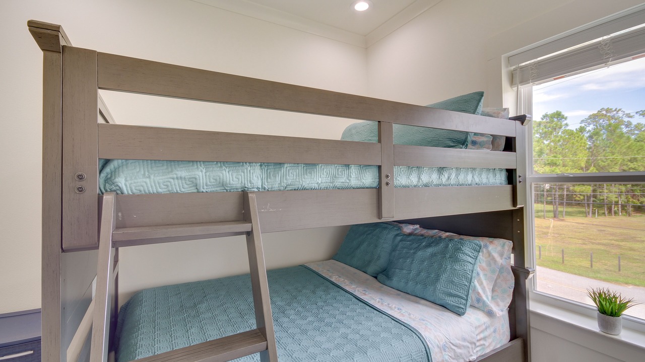 Photo of Bedroom in Henderson Point
