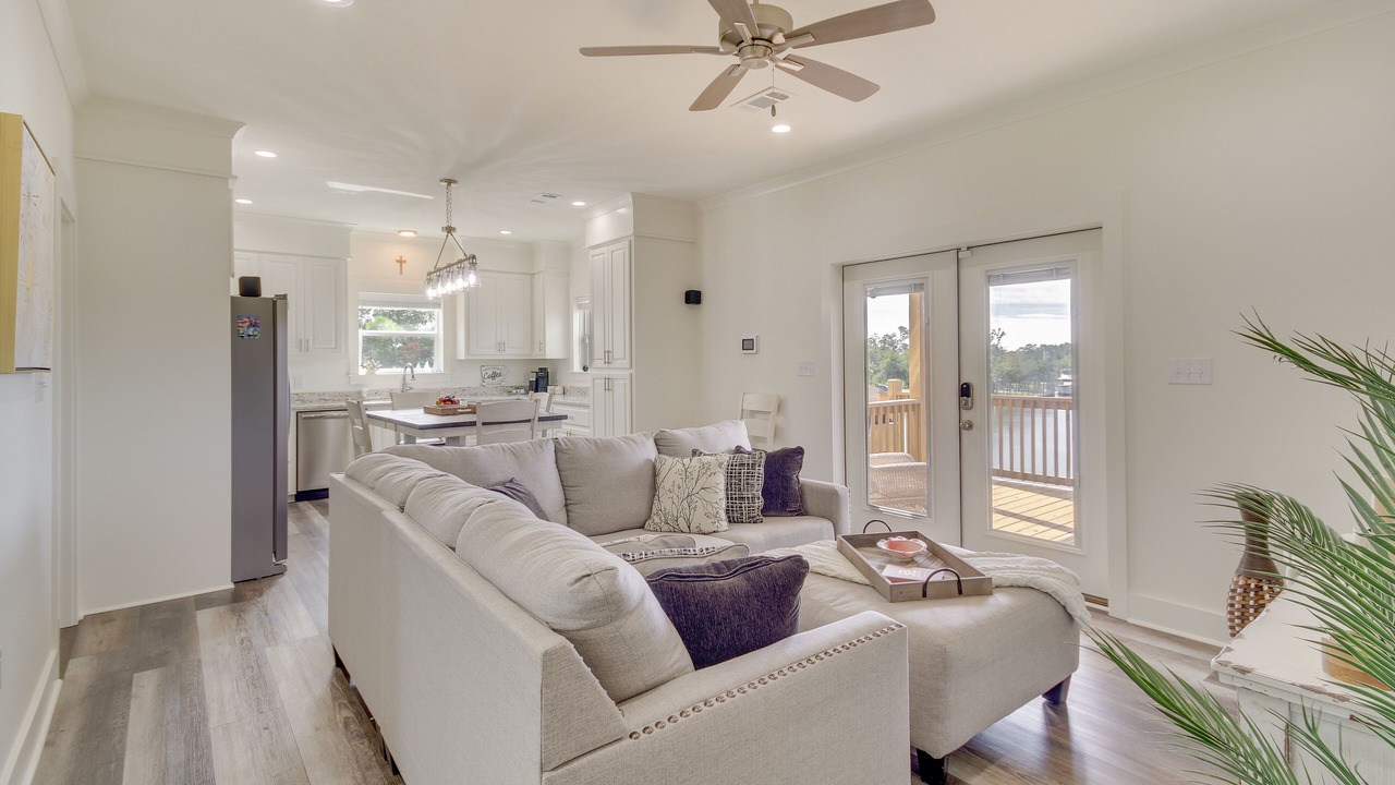 Photo of Livingroom in Henderson Point