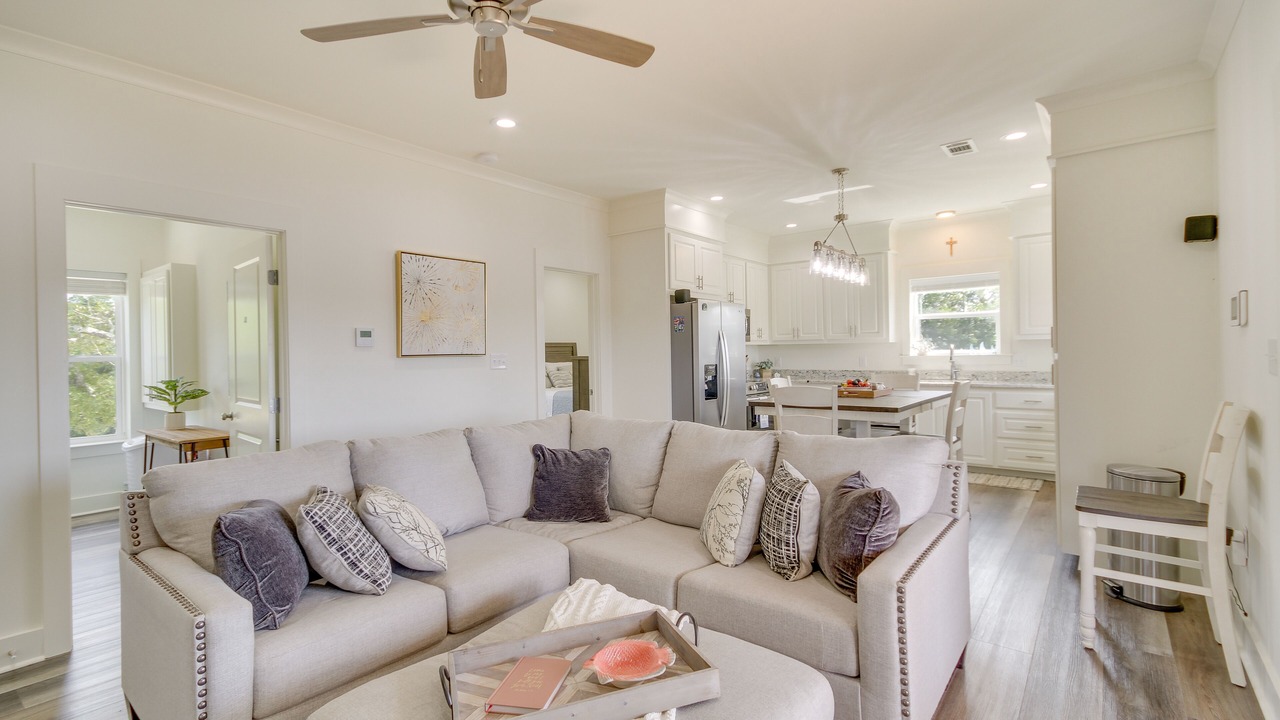 Photo of Livingroom in Henderson Point