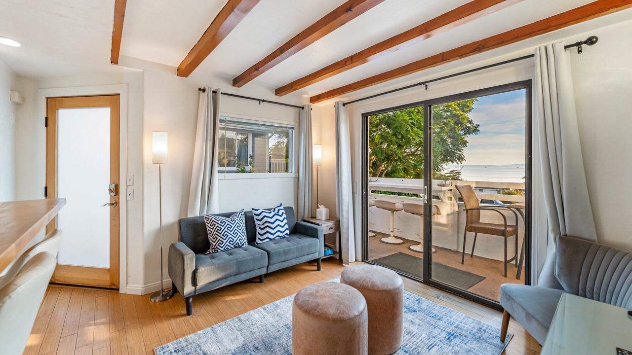 Photo of Livingroom in Summerland