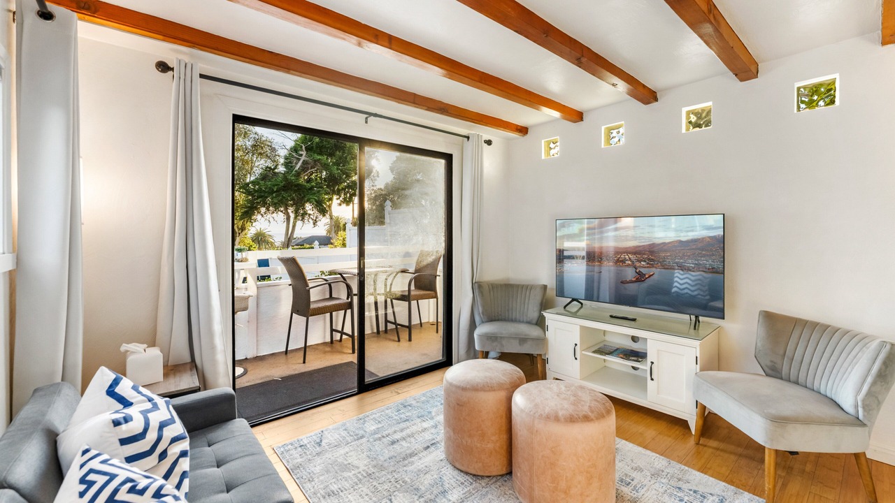 Photo of Livingroom in Summerland