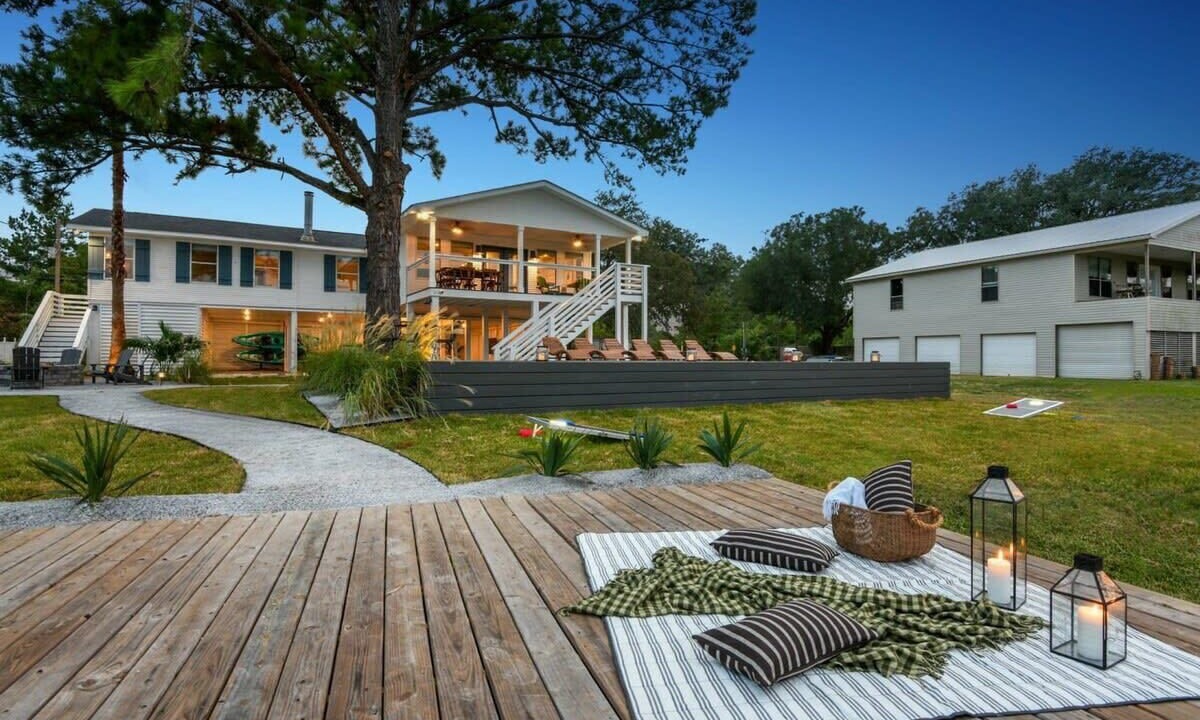Photo of Patio Balcony in Shoreline Park
