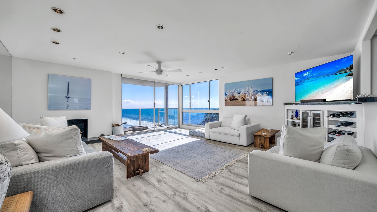 Photo of Livingroom in Eastern Malibu