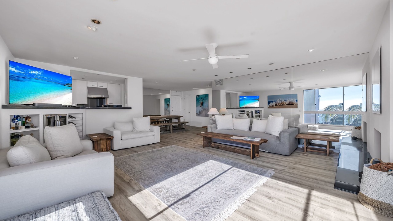 Photo of Livingroom in Eastern Malibu