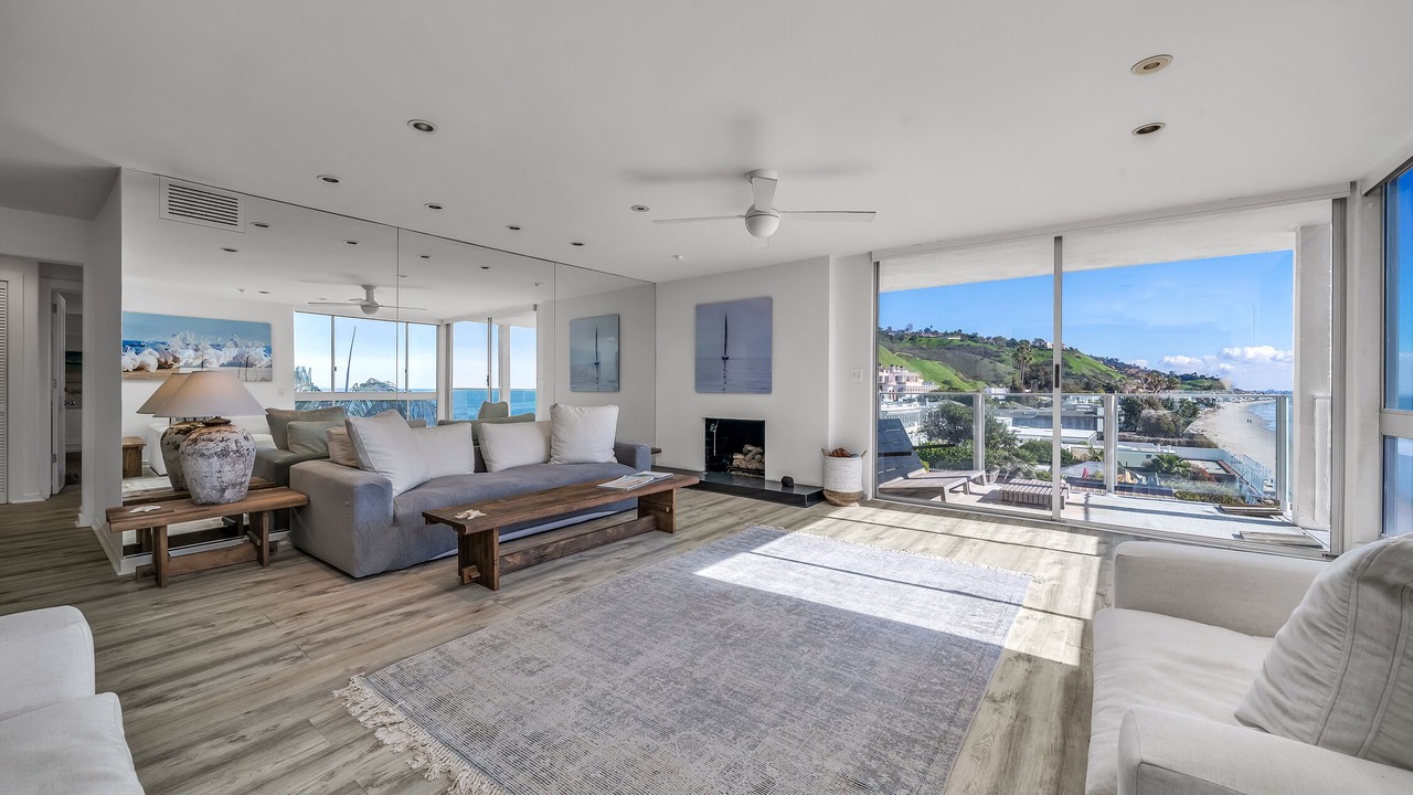 Photo of Livingroom in Eastern Malibu