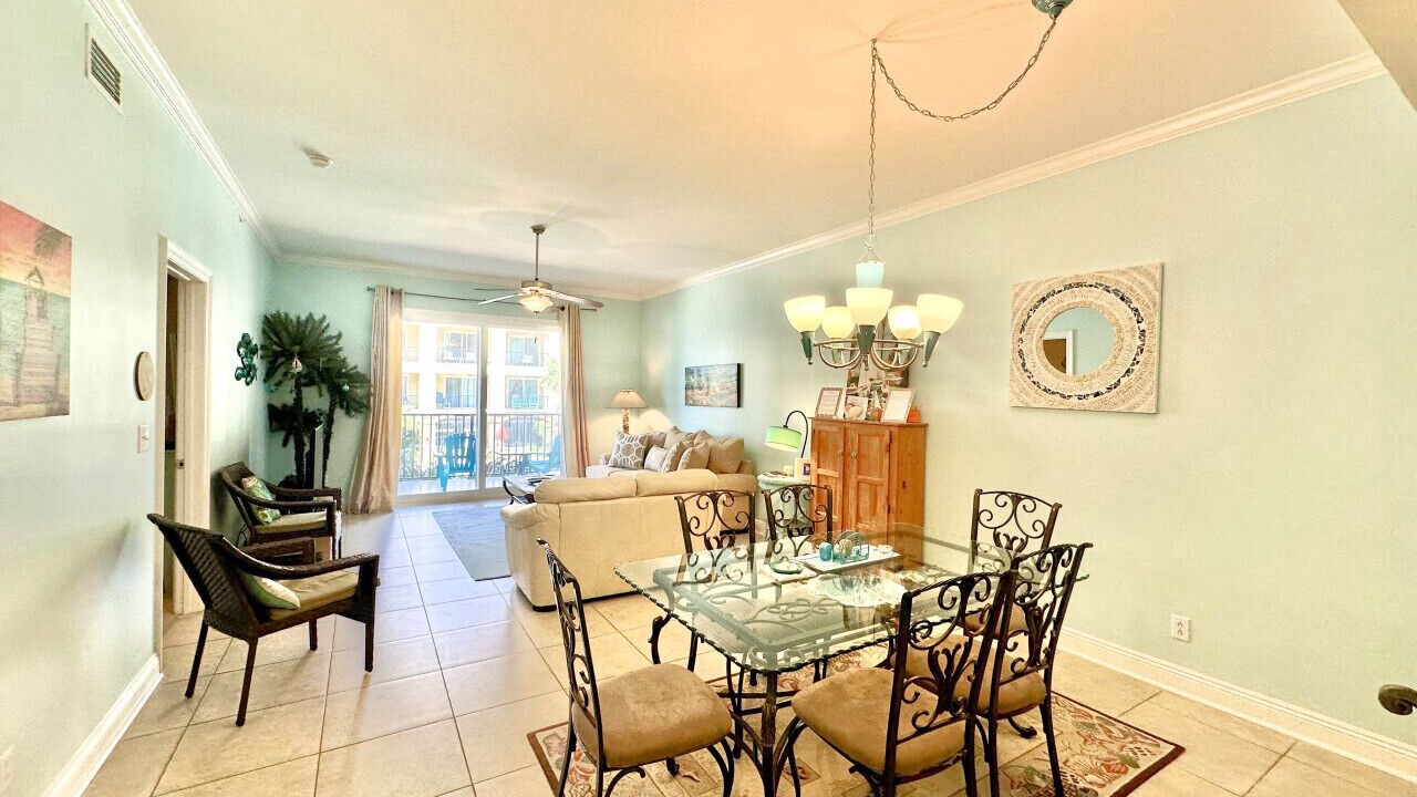 Photo of Livingroom in Henderson Point