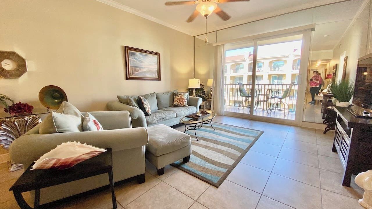 Photo of Livingroom in Henderson Point