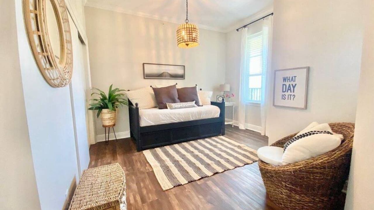 Photo of Livingroom in Henderson Point