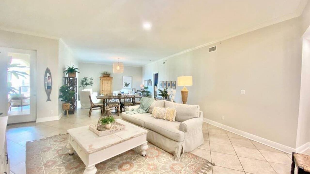 Photo of Livingroom in Henderson Point