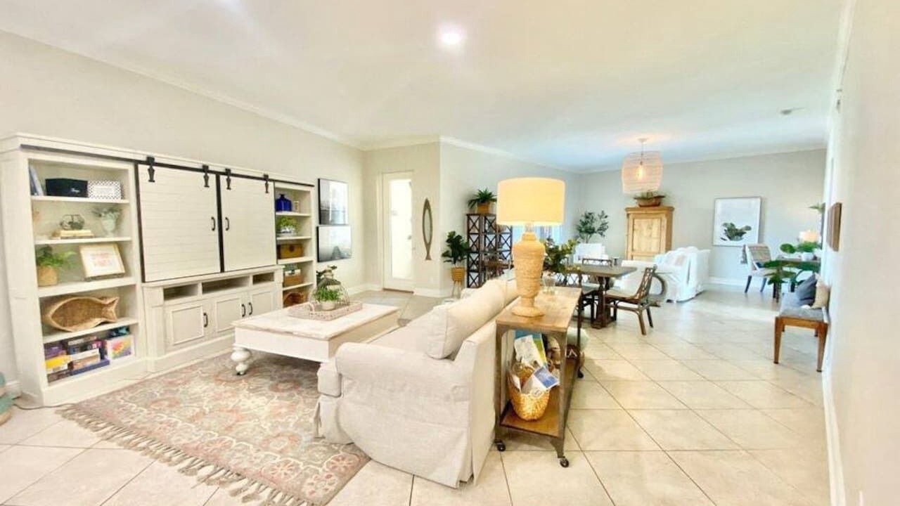 Photo of Livingroom in Henderson Point