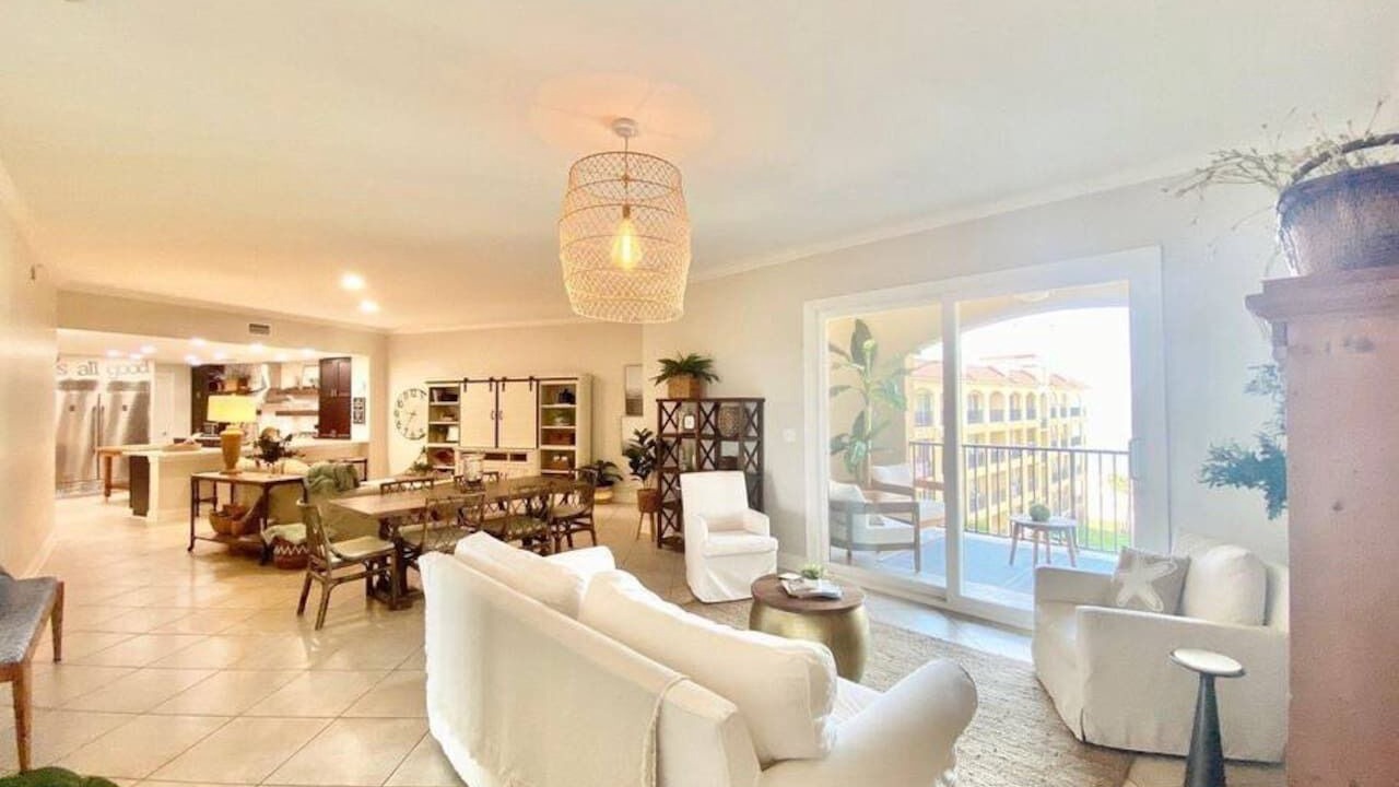 Photo of Livingroom in Henderson Point