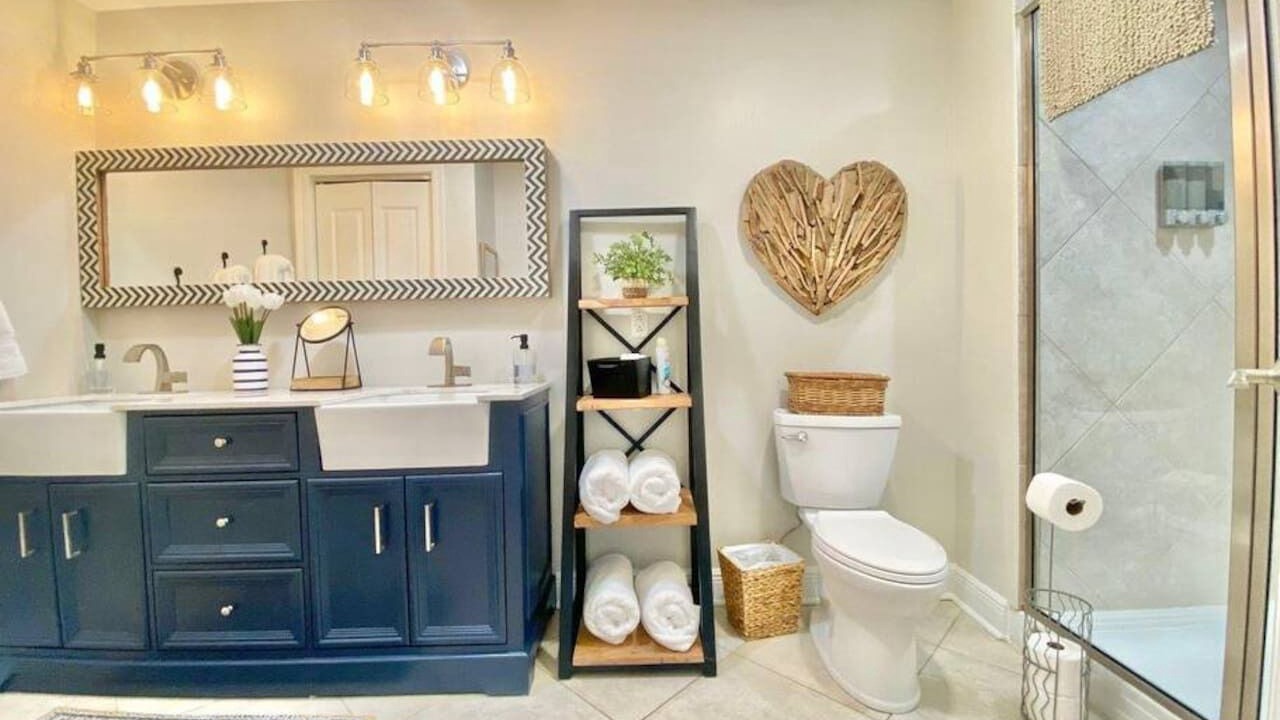 Photo of Bathroom in Henderson Point