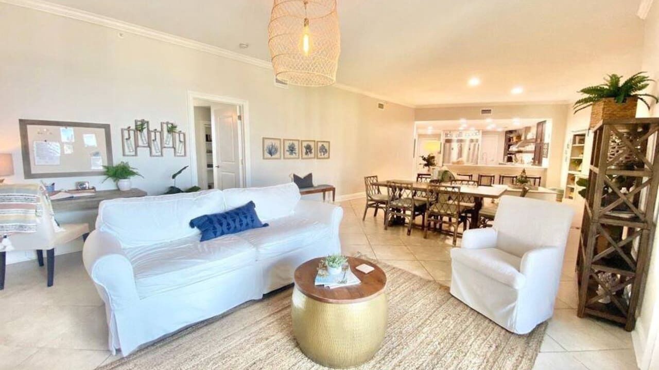 Photo of Livingroom in Henderson Point