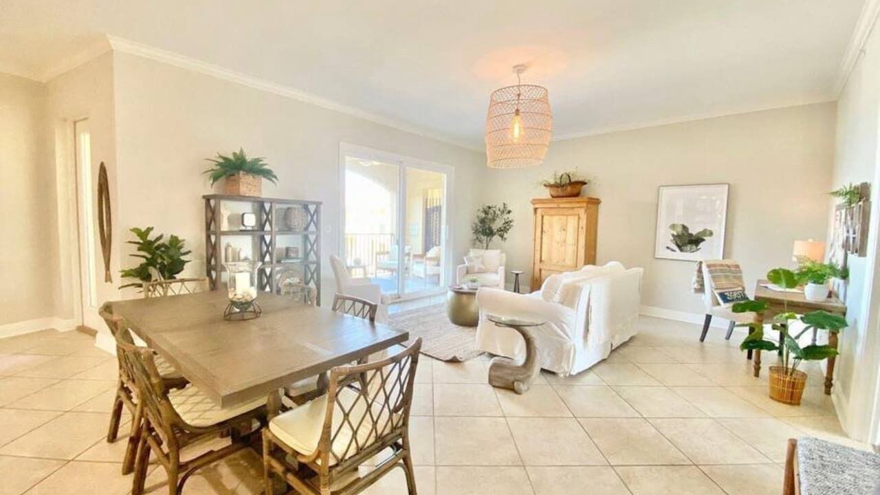 Photo of Livingroom in Henderson Point