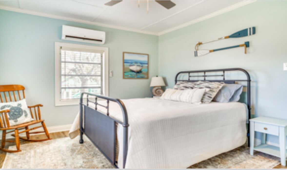 Photo of Bedroom in Cypremort Point