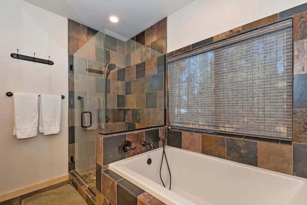 Photo of Bathroom in Summit Estates