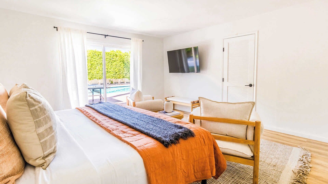 Photo of Bedroom in Racquet Club West