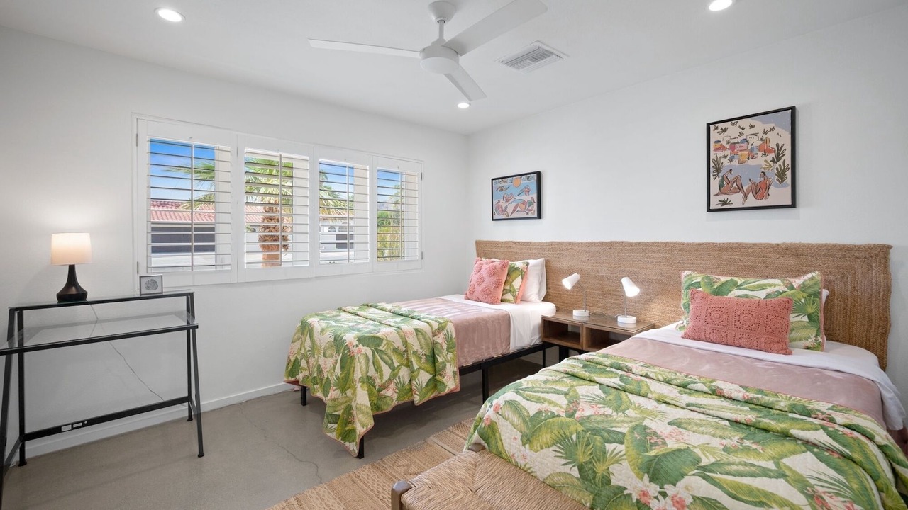 Photo of Bedroom in Racquet Club West