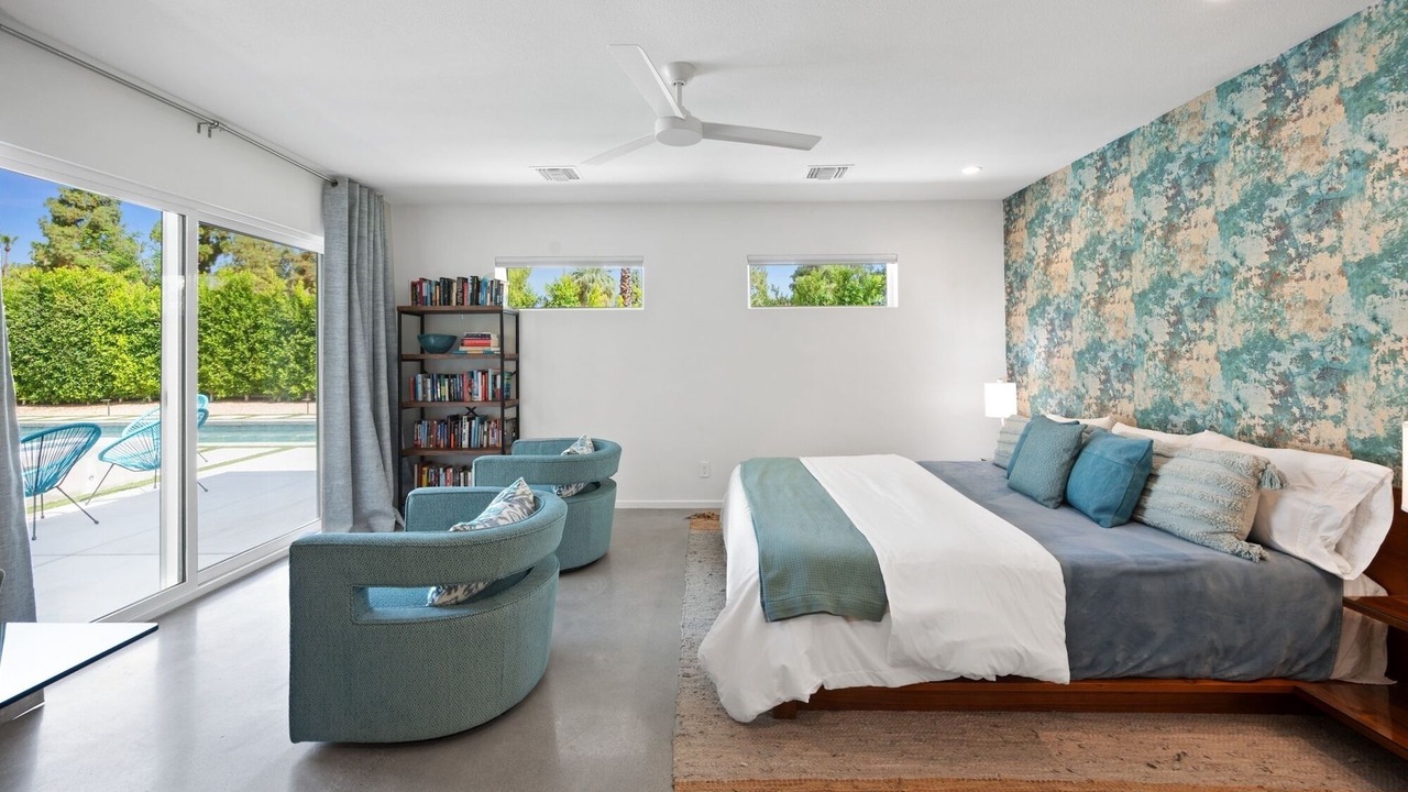 Photo of Bedroom in Racquet Club West
