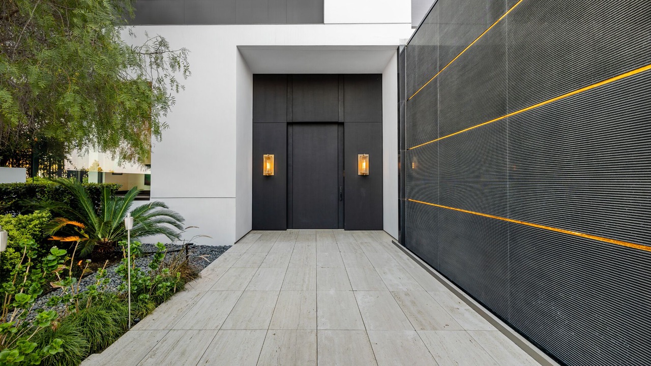 Photo of Outdoor in Hollywood Hills West