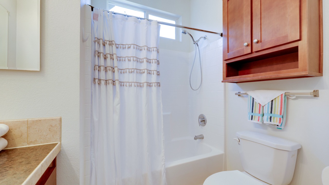 Photo of Bathroom in Oak View