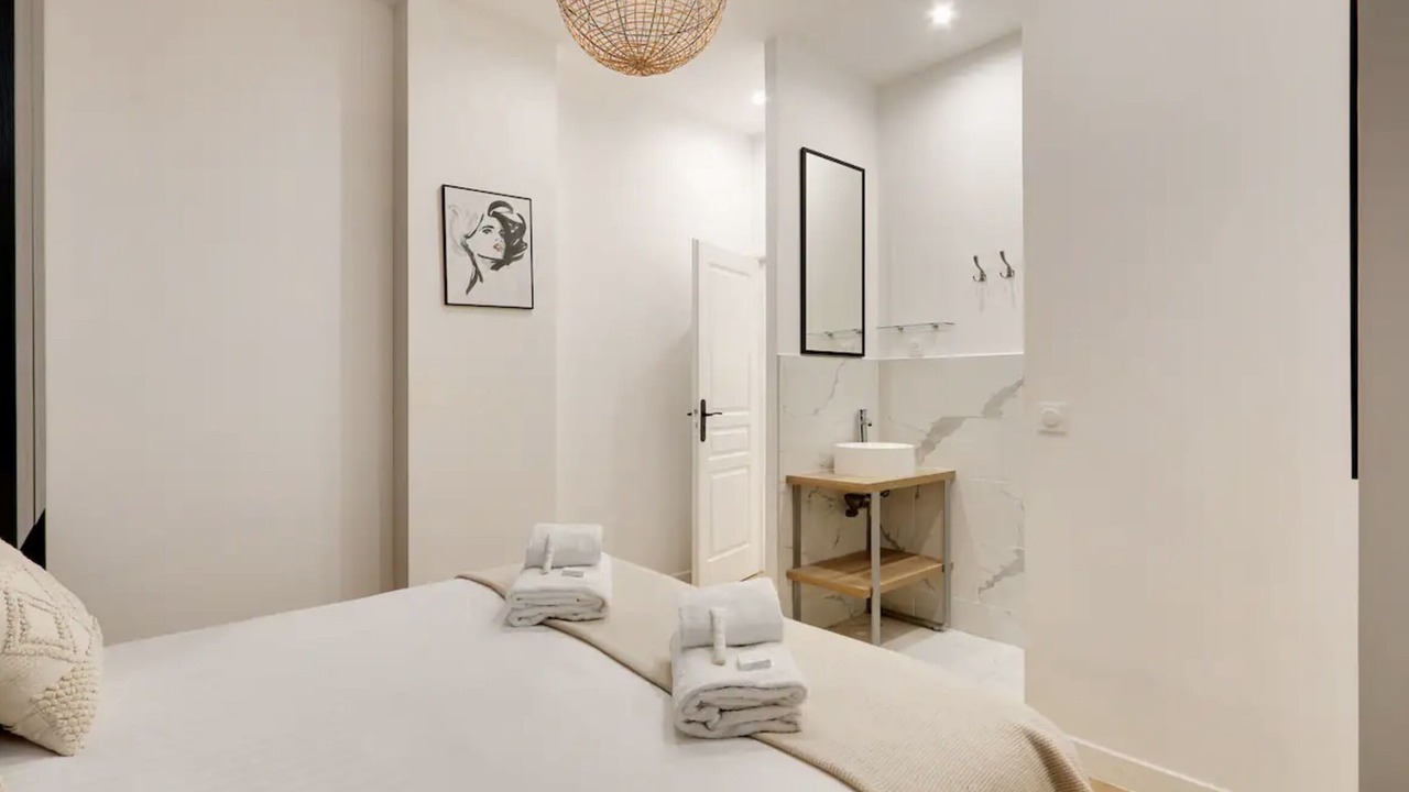 Photo of Bedroom in Pigalle