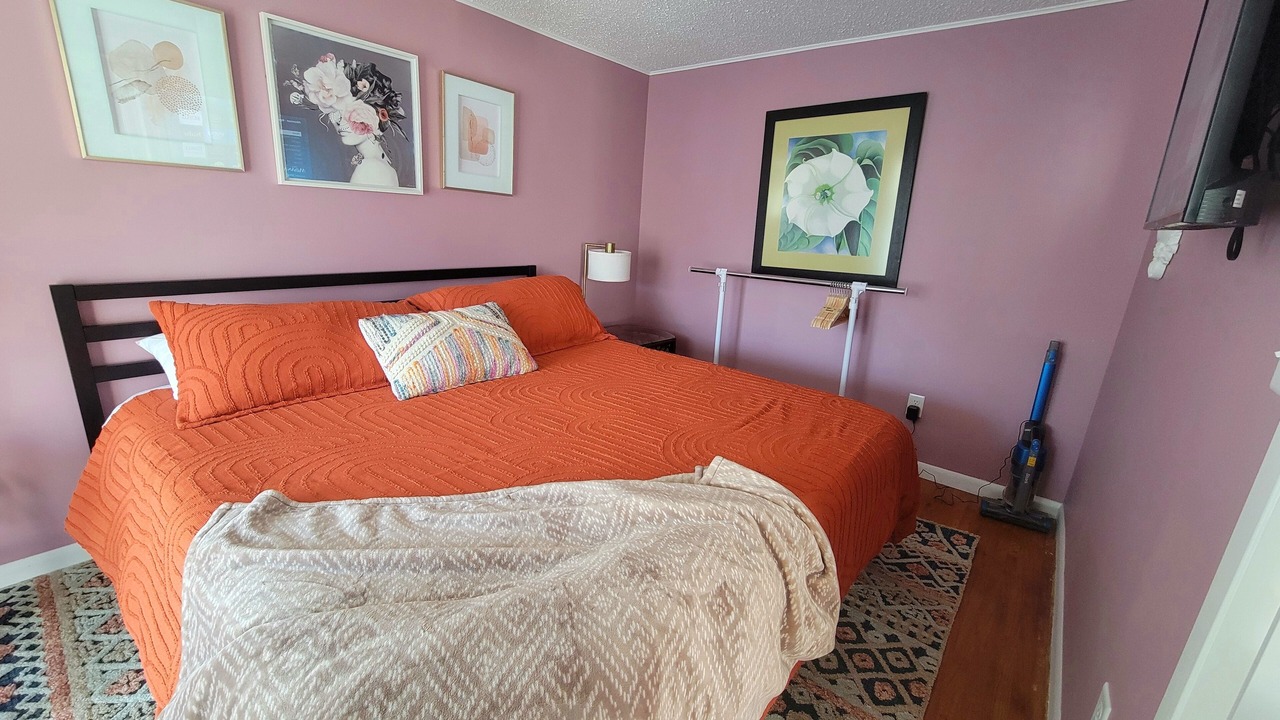 Photo of Bedroom in East Side Pioneers