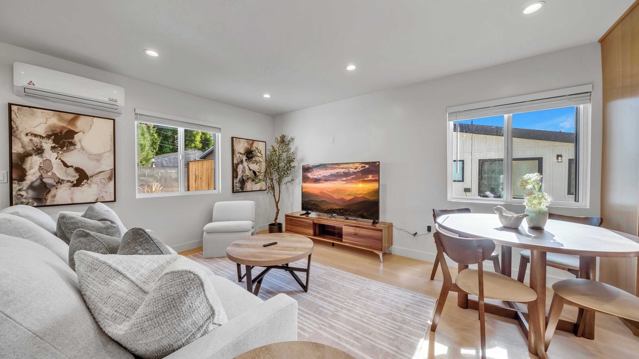 Photo of Livingroom in Van Nuys